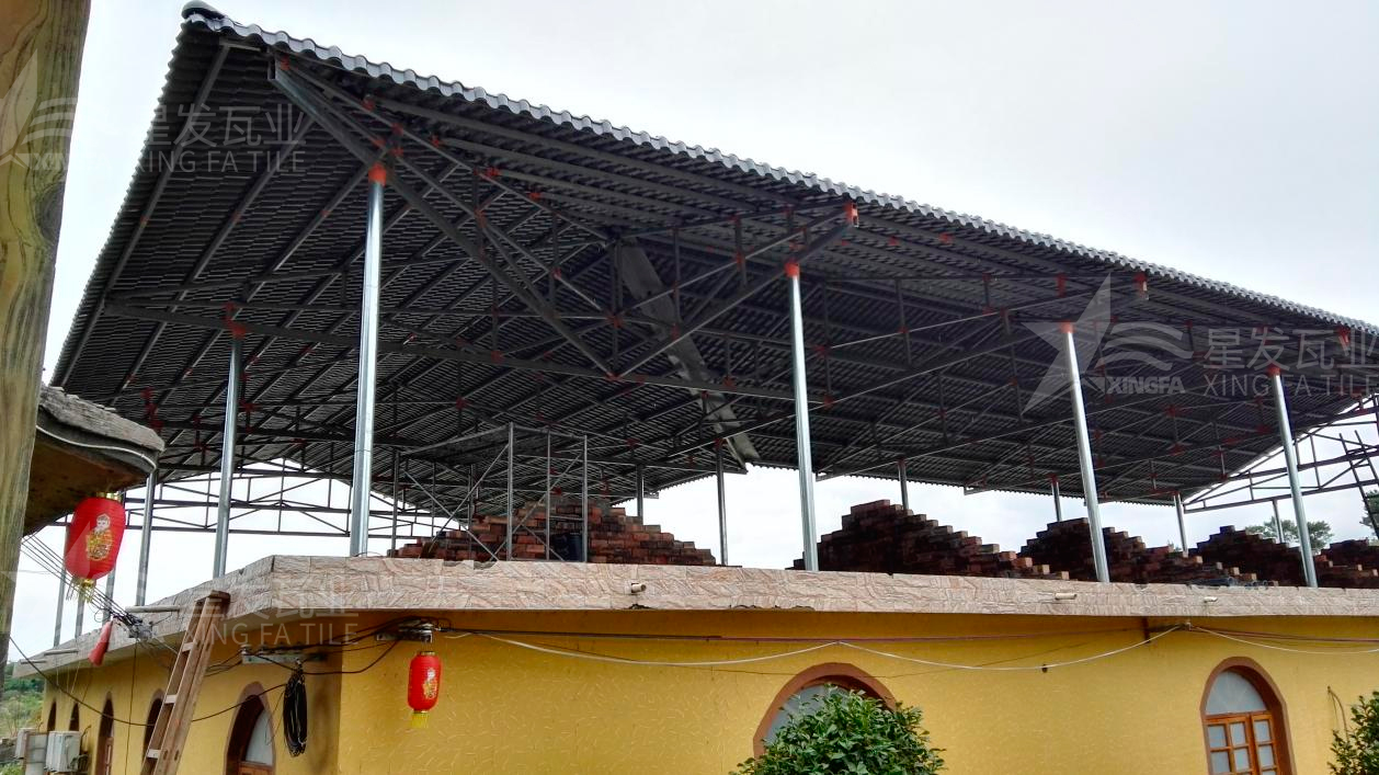 “鋼結(jié)構(gòu)+合成樹脂瓦”屋面建筑體系已被普遍應(yīng)用，促進(jìn)行業(yè)發(fā)展