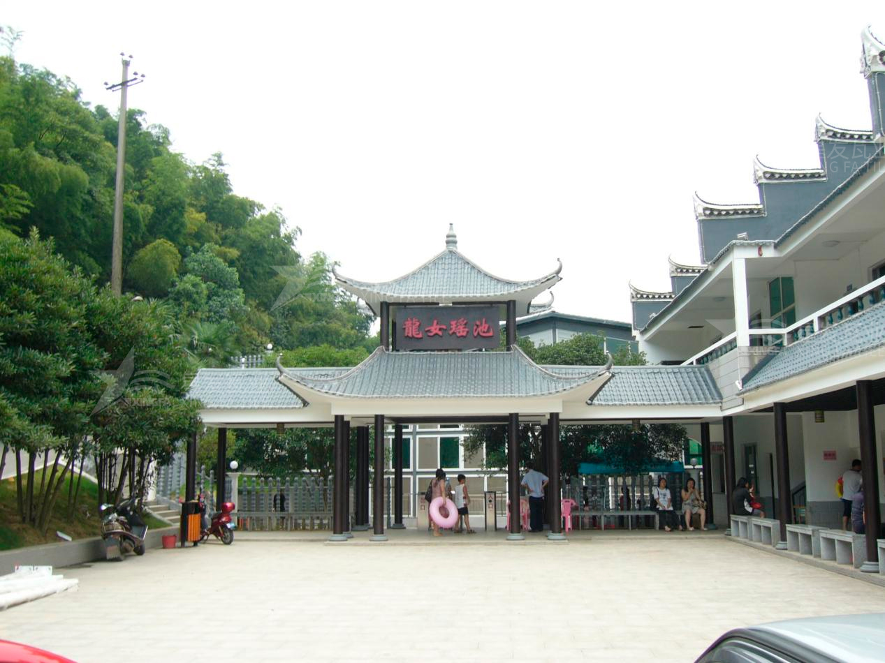 常州屋頂材料合成樹脂瓦和不銹鋼瓦哪個(gè)好？選擇很重要！